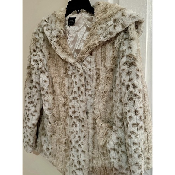 Katie K Jackets & Blazers - Katie Todd Cream Animal Print Faux Fur‎ Coat Size Small